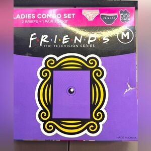 NWT Women's FRIENDS 2 Underwears & Socks 3 Piece Gift Set, Size MEDIUM